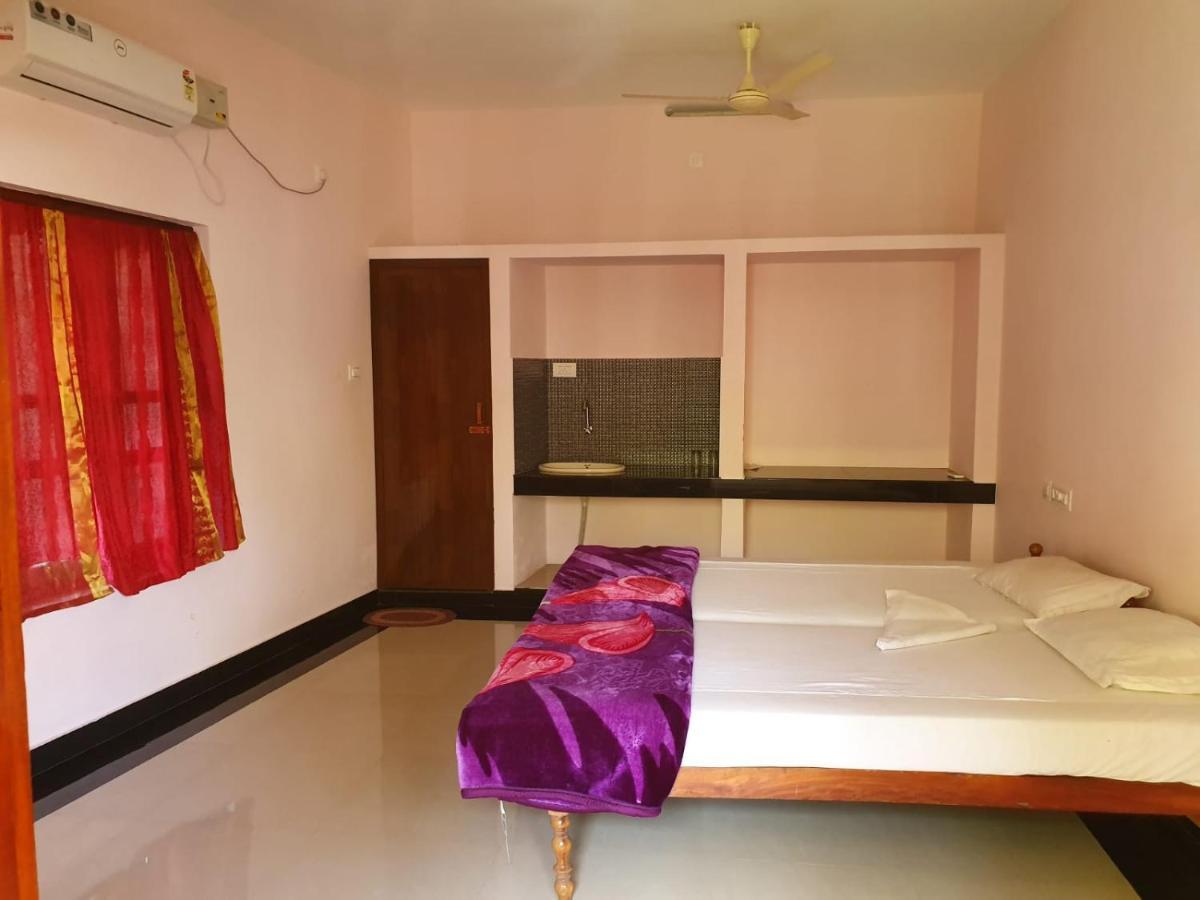 Thriphala Ayurveda Yogashram Apartment Thiruvananthapuram ภายนอก รูปภาพ