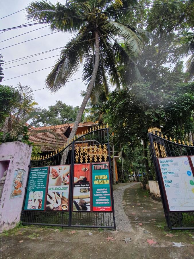 Thriphala Ayurveda Yogashram Apartment Thiruvananthapuram ภายนอก รูปภาพ